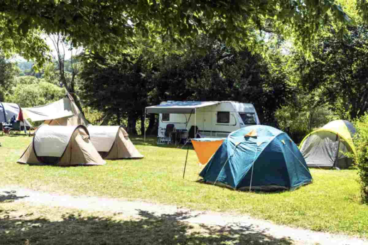 Per godersi pienamente l’esperienza outdoor è fondamentale organizzare al meglio l’equipaggiamento. Oltre a tende, sacchi a pelo e fornelli portatili,