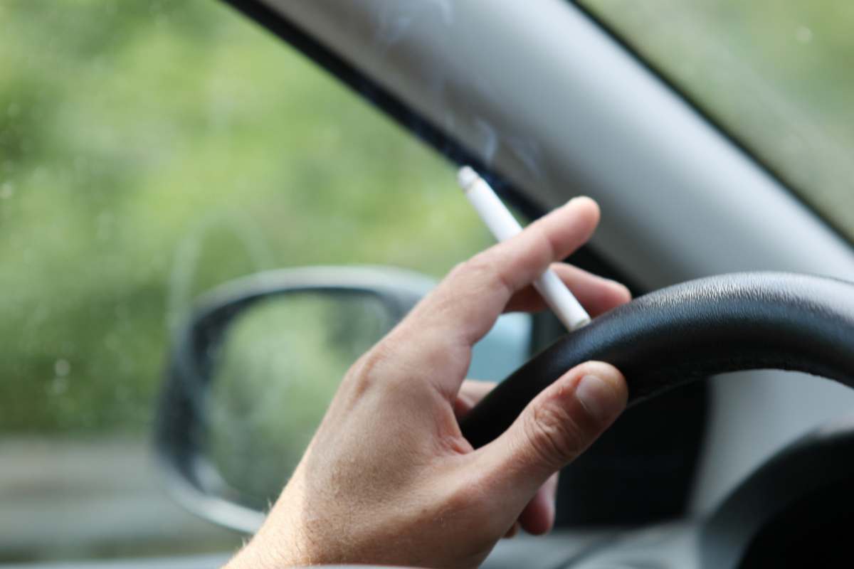 fumare auto multa