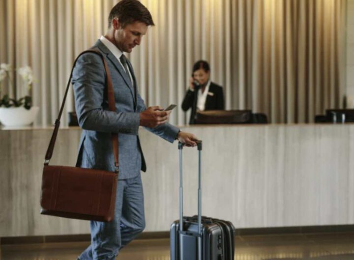 Quando si viaggia fuori dall’Italia, la gestione delle spese diventa più complessa, soprattutto per quanto riguarda la telefonia mobile e i pagamenti in valuta estera