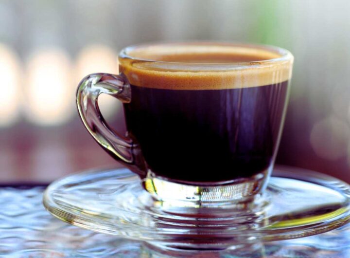 Dai voli al caffè fino al cioccolato: 10 prodotti che adesso pagherai molto di più