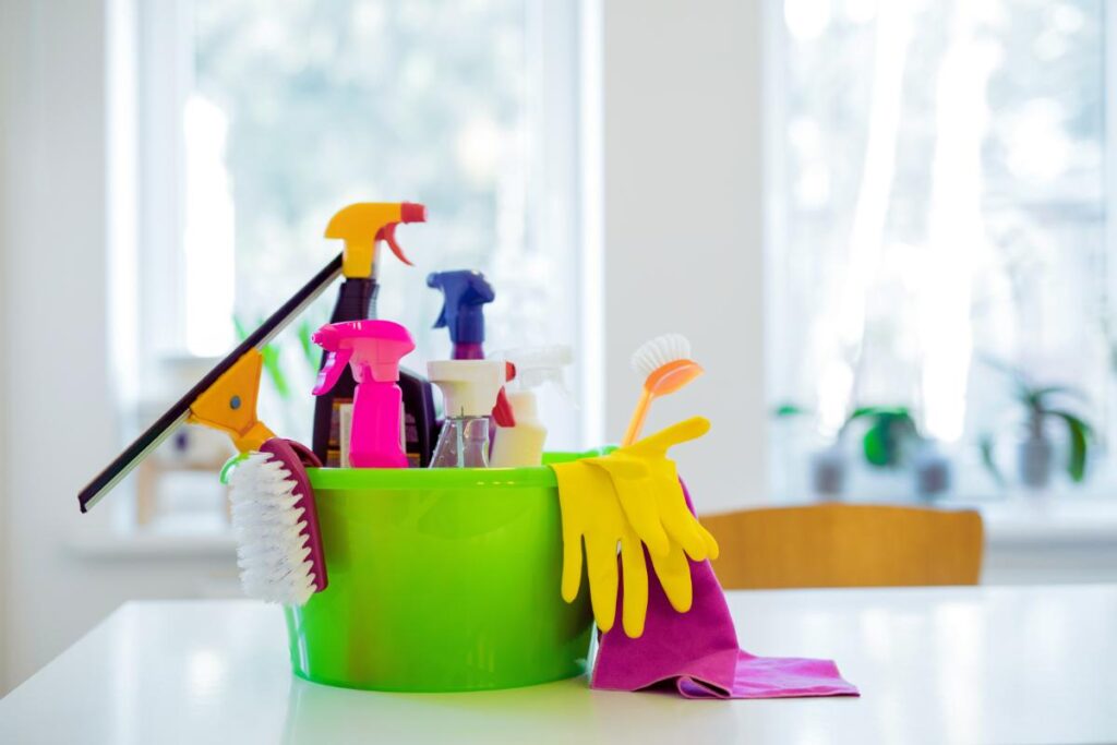 Trucchi per pulire casa senza sudare
