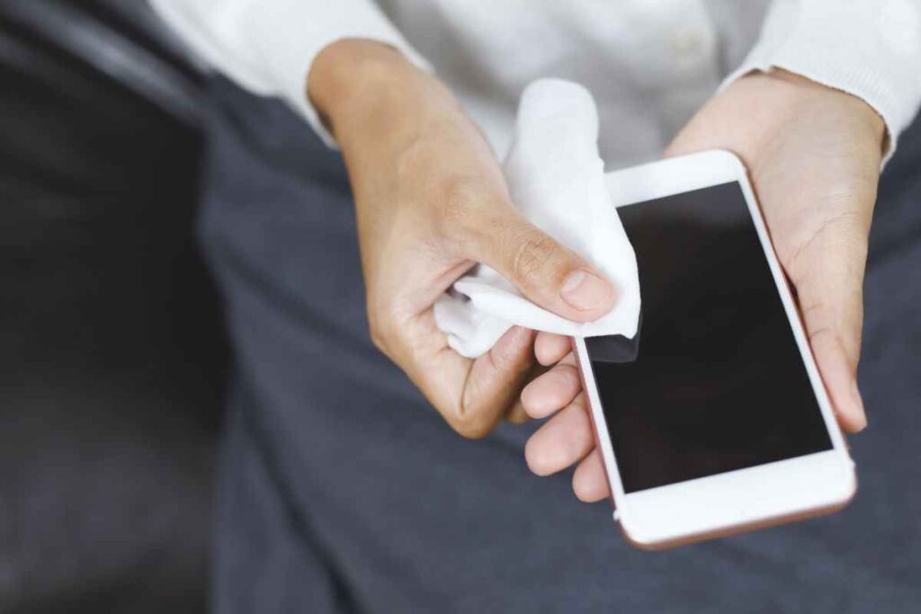 3 oggetti comuni che hanno tantissimi batteri se non puliti