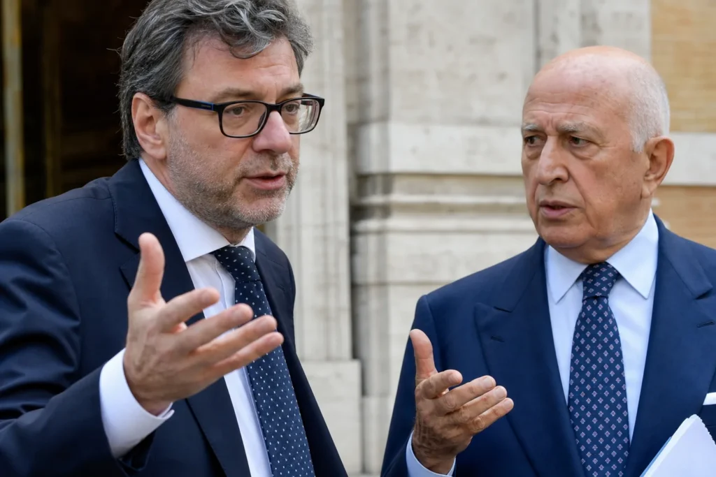 Prelievo sulle banche: Giorgetti rassicura 'Non morirà nessuno', ma Abi protesta