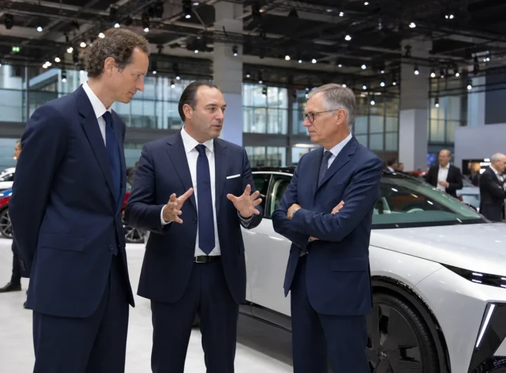 Stellantis a Parigi: 9 concept car e 60 prodotti, il piano diventa realtà